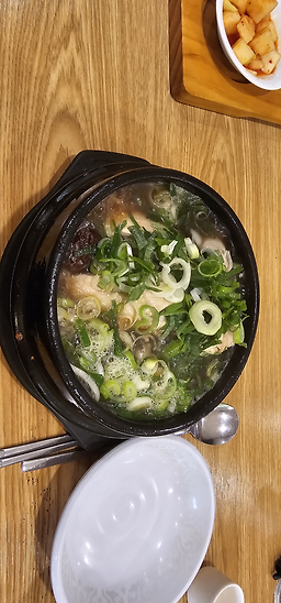 Chowonsamgyetang (초원삼계탕) 2
