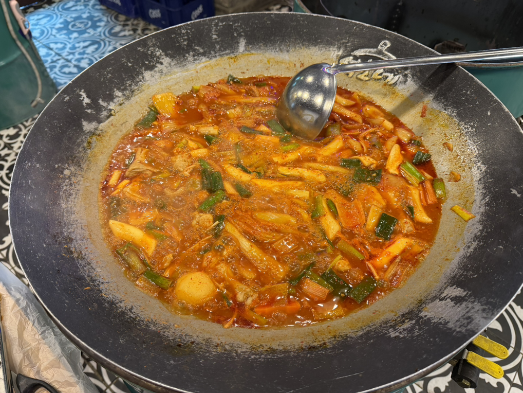 석호네솥뚜껑닭볶음탕 2