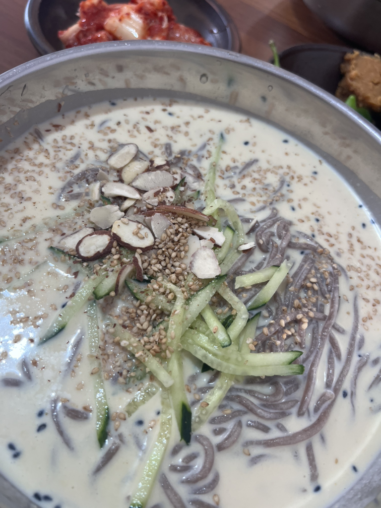Jeongganekalguksu (정가네칼국수) 1