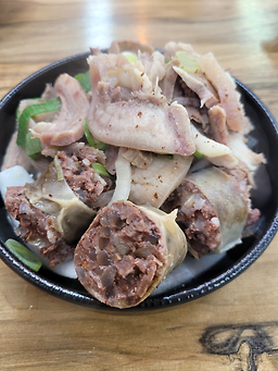 Yaksangolsundaeguk (약산골순대국) 2