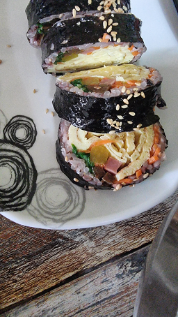 Samjunginekkomagimbap (삼중이네꼬마김밥) 2