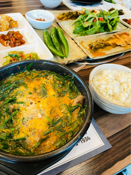 Sunsimiheukyeomso (순심이흑염소) 2