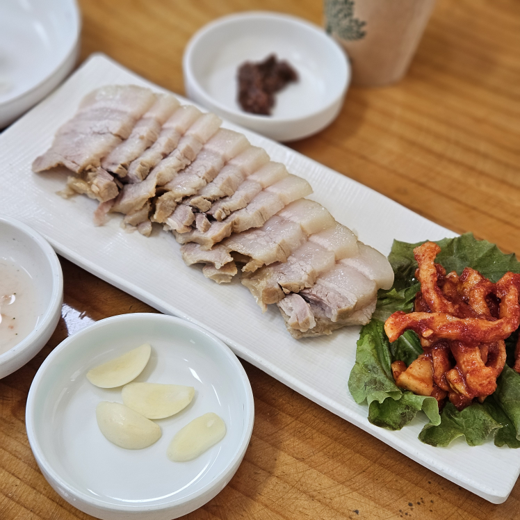 Hyanggyomakguksu (향교막국수) 2