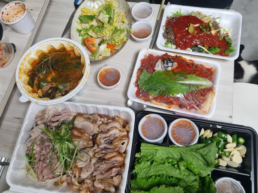 Yongundong jangchundongwangjokbal bossam (용운동 장춘동왕족발 보쌈) 3