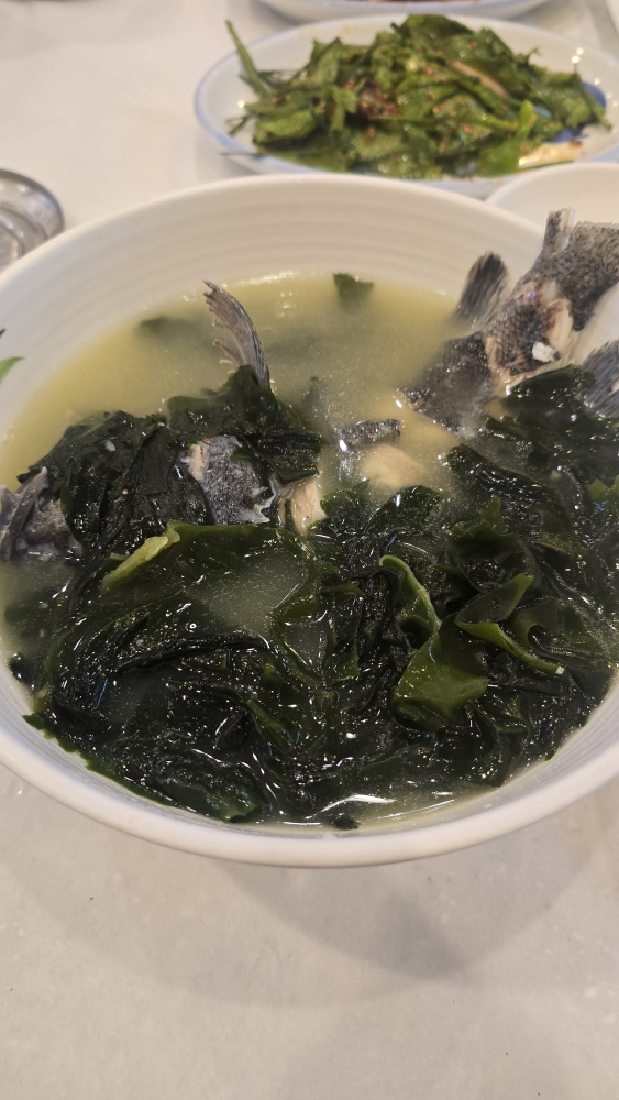Manpujanghoetjip (만푸장횟집) 1