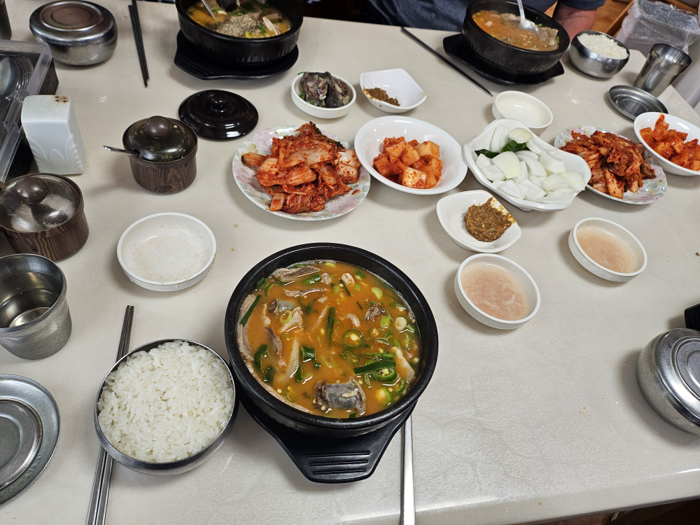 Taegisandeodeoksundae (태기산더덕순대) 1