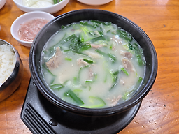 Keungildwaejigukbap (큰길돼지국밥) 1