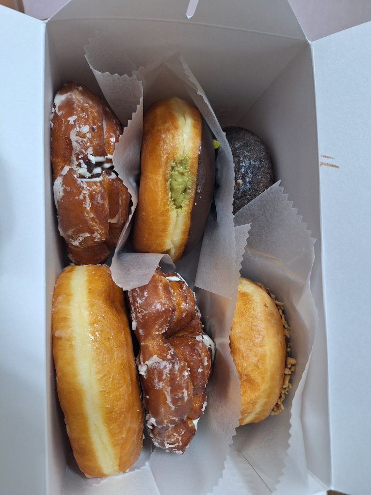 던킨 홍대역점 사진 3