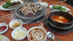 Singanesutbulkkomjangeo (신가네숯불꼼장어) 3