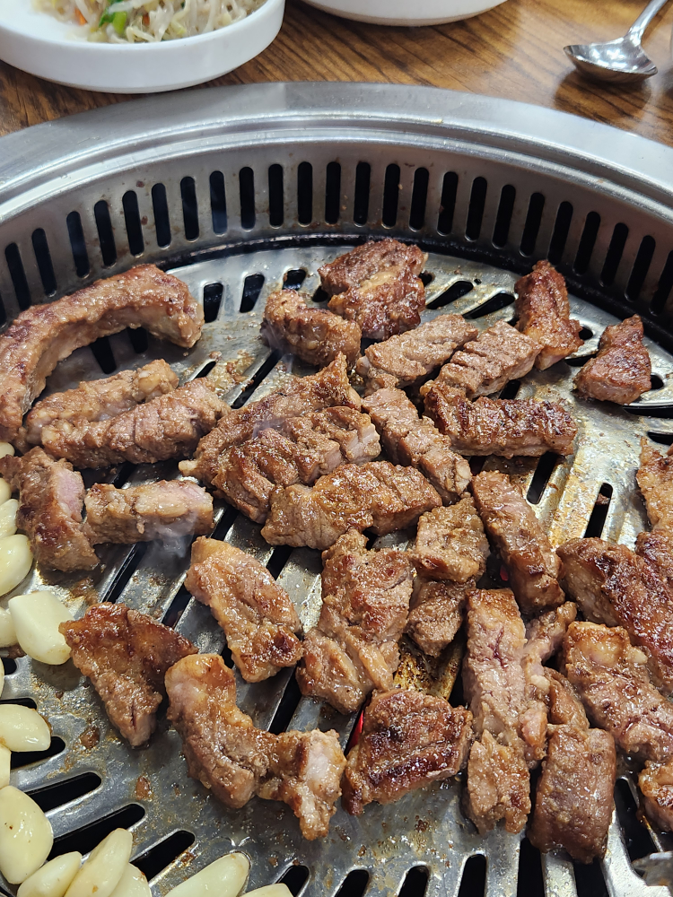 Taeneungsutbulgalbi (태능숯불갈비) 1
