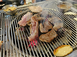 Chakhangogitgan buyeong (착한고깃간 부영) 1