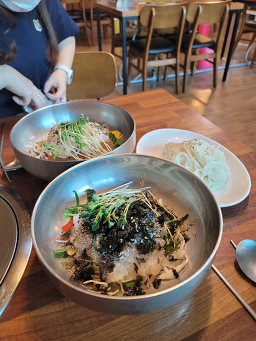 Oganechueokalguksu (오가네추어칼국수) 2