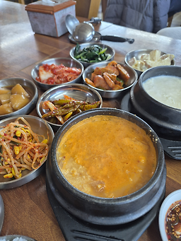 Dongbangdubumaeul (동방두부마을) 1