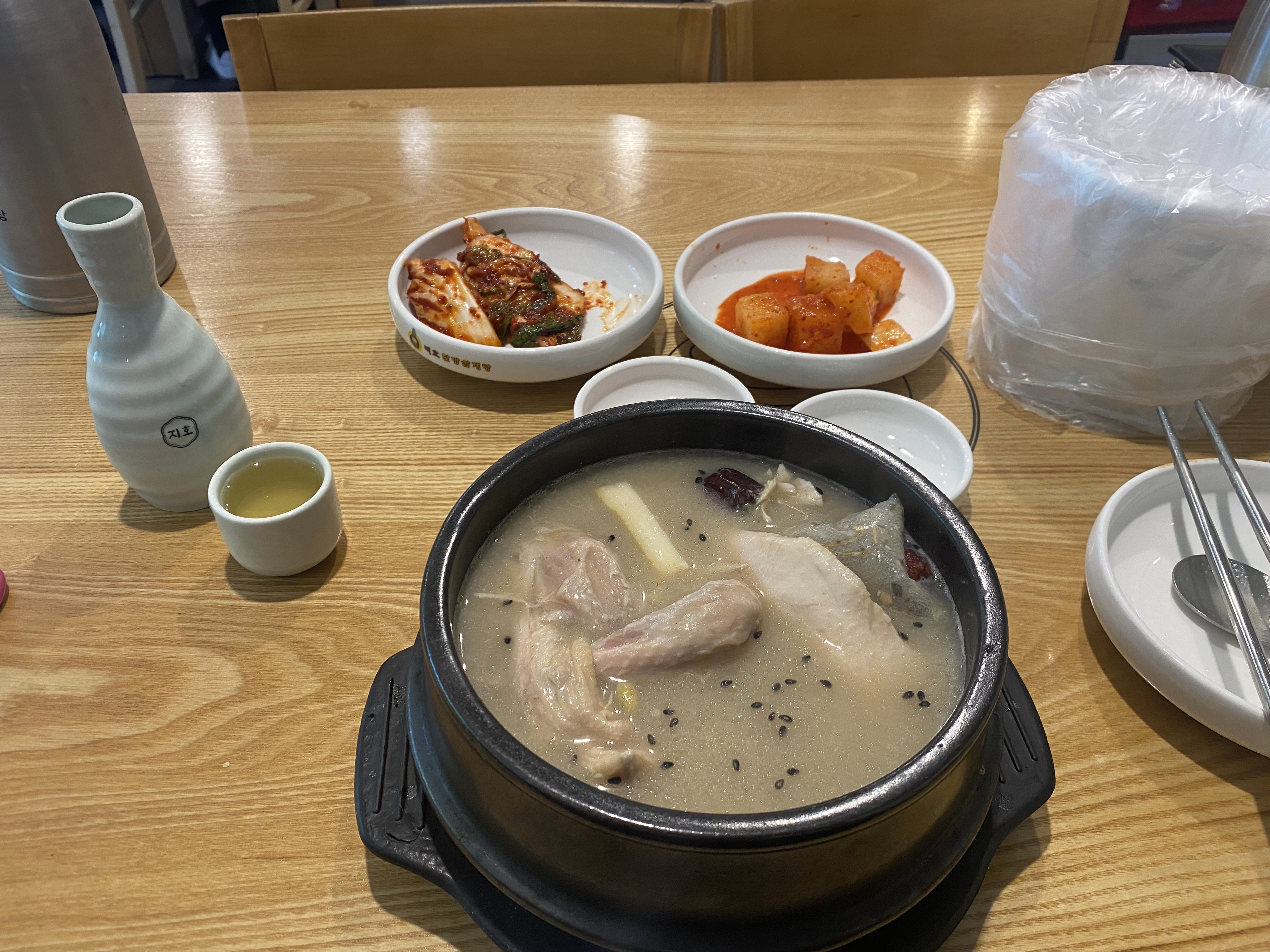 Jihohanbangsamgyetang (지호한방삼계탕) 1