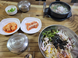 Sokchomuneogukbap (속초문어국밥) 3