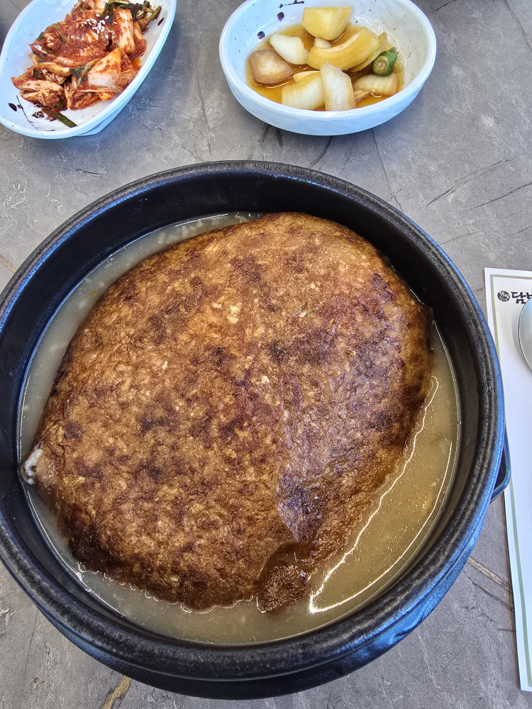 Dambinnurungjisamgyetang (담빛누룽지삼계탕) 3