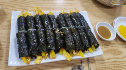 Ttaengkyukkomagimbap (땡큐꼬마김밥) 2