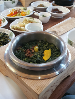 Nonggamatjipchaerimuijeongwon (농가맛집채림의정원) 2
