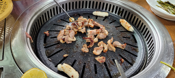 Hwanggeumori,kapekeulrojeo (황금오리,카페클로저) 1