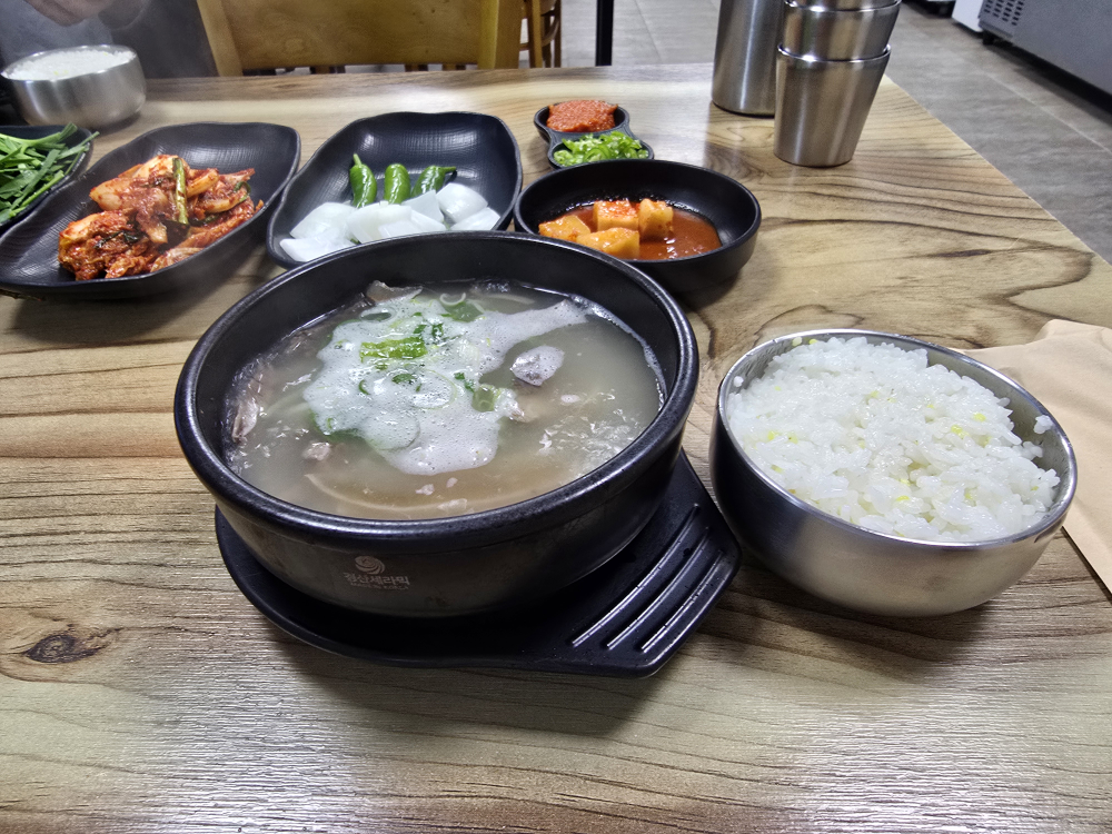 Gimmiokonggudeulmatjip (김미옥옹구들맛집) 3