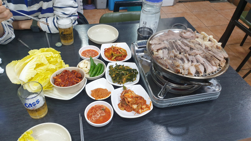 Dwaejihanmari (돼지한마리) 2