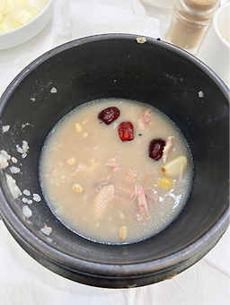 Ujinhanbangsamgyetang (우진한방삼계탕) 1
