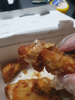 굽네치킨 이대역점 사진 2