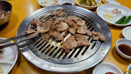 77dwaejisutbulgalbi (77돼지숯불갈비) 1