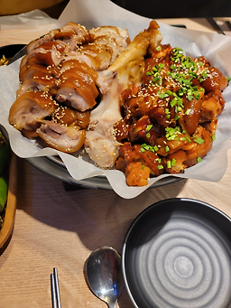 Banbanhan jokbal dakbal (반반한 족발 닭발) 1