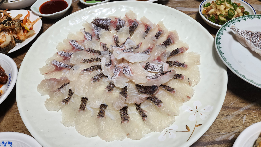 Seommaeulhoetjip (섬마을횟집) 1