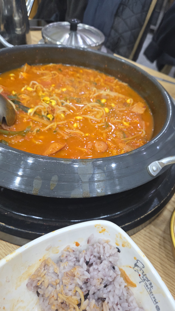 Gimyeonghwabudaejjigae (김영화부대찌개) 1