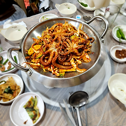 Jogaekkaneunsamchon (조개까는삼촌) 1