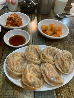 Chanumulyennalsonkalguksu (찬우물옛날손칼국수) 3