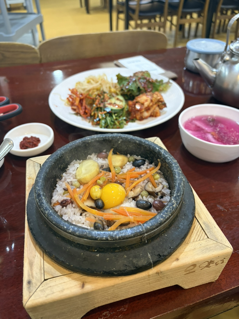 Oyatridolsotbap (오얏리돌솥밥) 3