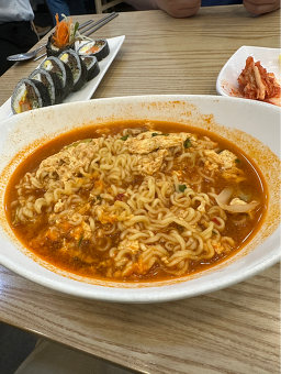 Yamsaemgimbap seongsuyeokjeom (얌샘김밥 성수역점) 1