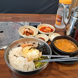 Doni dolsotbapsundaeguk (돈이 돌솥밥순대국) 1