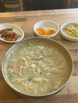 Eommasonpatkalguksu (엄마손팥칼국수) 1
