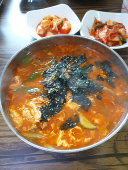 Hyeondaejangkalguksu (현대장칼국수) 3