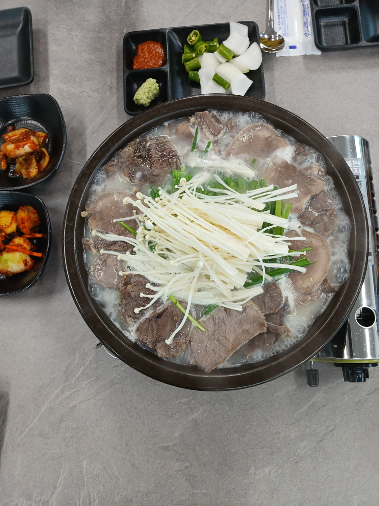 Samgeorihanugukbap (삼거리한우국밥) 2