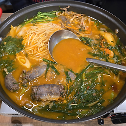 Pyeongyangabaisundaegukbap (평양아바이순대국밥) 3