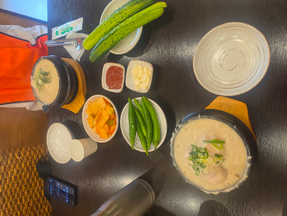 Gyeongbokgungdeulkkaesamgyetang (경복궁들깨삼계탕) 2