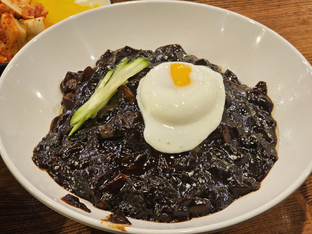 Hongikjjamppong (홍익짬뽕) 1