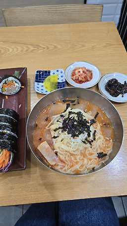 Yamsaemgimbap (얌샘김밥) 3