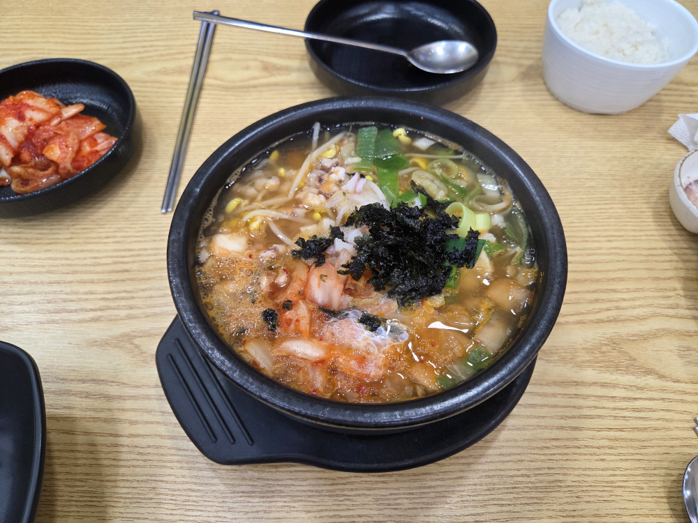 Hanbangkongnamulgukbap (한방콩나물국밥) 2