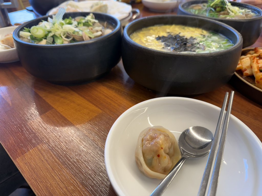 제비집손칼국수 1