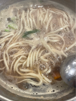 Dongwonhaemulkalguksu (동원해물칼국수) 2