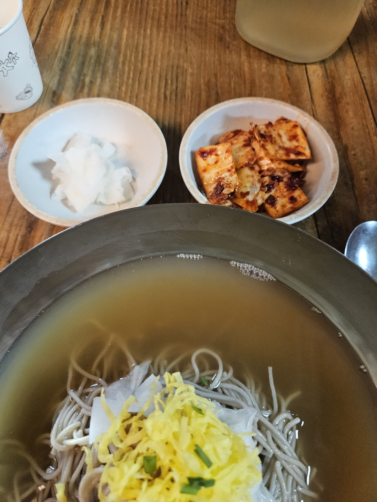 Jalppajinmemilseongsinyeodae (잘빠진메밀성신여대) 1