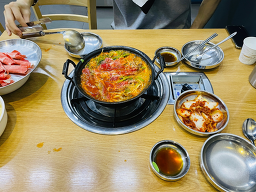 Deungchonsyabeukalguksu (등촌샤브칼국수) 1