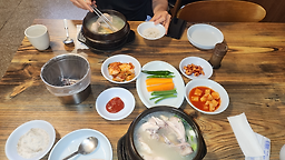 Daeseongsamgyetang (대성삼계탕) 3