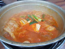Yuseongdolsotbapjjigaemaeul (유성돌솥밥찌개마을) 2